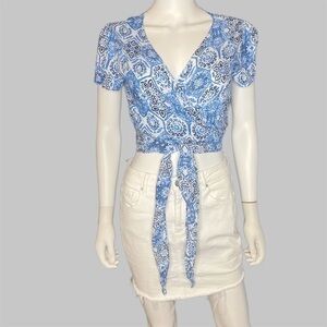 Olivaceous Short Sleeve Medallion Print‎ Tie Front Crop Top
